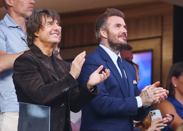 Actor Tom Cruise (L) and English soccer legend David Beckham watch play between the USA and Paraguay in the first half of a FIFA World Cup, WM, Weltmeisterschaft, Fussball match at SoFi Stadium in Los Angeles on Friday, June 12, 2026.  LAP20260612915 CHRISTIANxBRUNSKILL