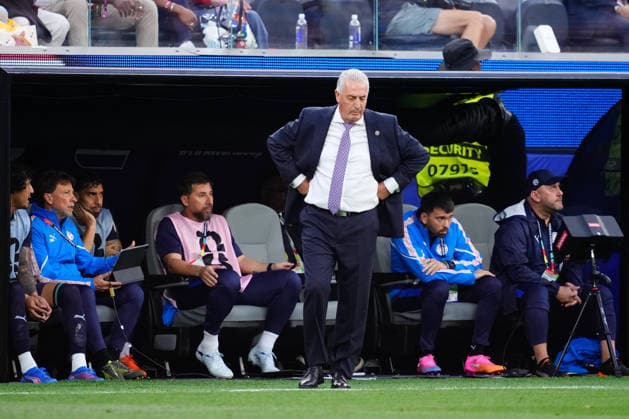 USA v Paraguay: Group D - FIFA World Cup, WM, Weltmeisterschaft, Fussball 2026 Gustavo Alfaro, head coach of Paraguay, looks on during the FIFA World Cup 2026 Group D match between USA and Paraguay at Los Angeles Stadium on June 12, 2026 in Los Angeles, California. Los Angeles California United States  Copyright: xJosexBretonx originalFilename:bretonhernandez-usavpara260612_npoSz.jpg