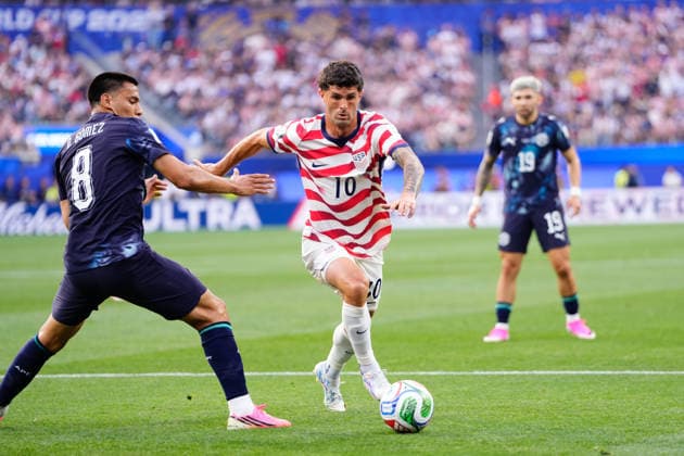 USA v Paraguay: Group D - FIFA World Cup, WM, Weltmeisterschaft, Fussball 2026 Christian Pulisic of USA runs with the ball during the FIFA World Cup 2026 Group D match between USA and Paraguay at Los Angeles Stadium on June 12, 2026 in Los Angeles, California. Los Angeles California United States  Copyright: xJosexBretonx originalFilename:bretonhernandez-usavpara260612_npX2b.jpg