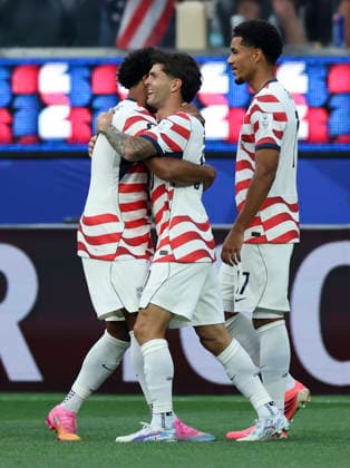 (260613) -- TORONTO, June 13, 2026 -- Players of the United States celebrate after Damian Bobadilla of Paraguay scoring an own goal during the group D match between the United States and Paraguay at the 2026 FIFA World Cup, WM, Weltmeisterschaft, Fussball at Los Angeles Stadium in Los Angeles, the United States, June 12, 2026. ) (SP)U.S.-LOS ANGELES-FOOTBALL-FIFA WORLD CUP-GROUP D-USA VS PRY MaoxSiqian 