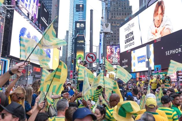 Brazilian fans in Times Square Brazilian fans gather in Times Square in New York to cheer for the Brazilian national team, Nationalteam on the eve of the World Cup s opening match in the United States this Friday, June 12, 2026. new york new york united of america Copyright: xVanessaxCarvalhox