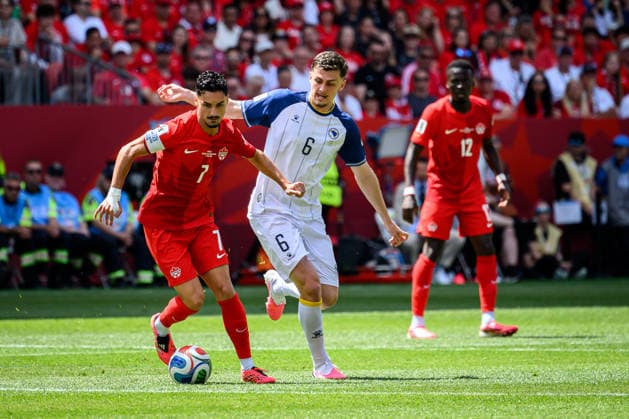 June 12, 2026, Toronto, Ontario, Canada: Toronto, Ontario, Canada Ã¢â‚¬ June 12, 2026: Canada s STEPHEN EUSToÂQUIO (7) battles for possession with Bosnia and Herzegovina s BENJAMIN TAHIROVIÄ (6) during the FIFA World Cup, WM, Weltmeisterschaft, Fussball 2026 Group B match at Toronto Stadium. Toronto Canada - ZUMAr228 20260612_znp_r228_020 Copyright: xVasiliyxRyabykhx