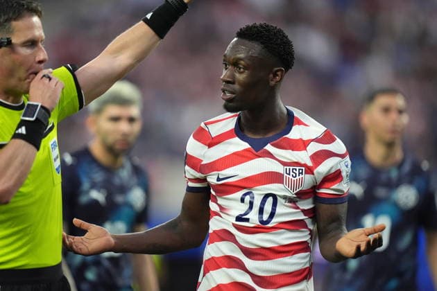 FIFA World Cup, WM, Weltmeisterschaft, Fussball 2026 - Group D - USA vs Paraguay Folarin Balogun of USA (R) interacts with referee Danny Makkelie during the FIFA World Cup 2026 group stage match USA against Paraguay, in Los Angeles, California, USA, 12 June 2026. LOS ANGELES United States  Copyright: xSCOTTxSTRAZZANTEx