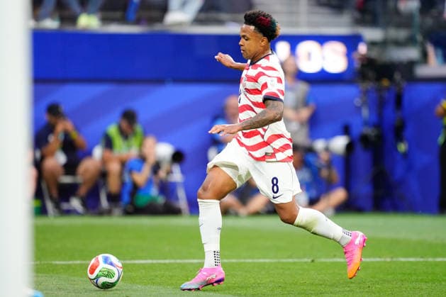 USA v Paraguay: Group D - FIFA World Cup, WM, Weltmeisterschaft, Fussball 2026 Weston Mckennie of USA runs with the ball during the FIFA World Cup 2026 Group D match between USA and Paraguay at Los Angeles Stadium on June 12, 2026 in Los Angeles, California. Los Angeles California United States  Copyright: xJosexBretonx originalFilename:bretonhernandez-usavpara260612_npxYZ.jpg