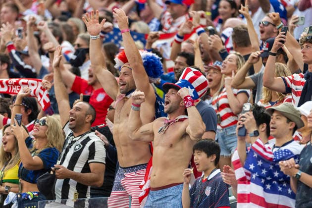 June 12, 2026, Los Angeles, California, USA: United States fans celebrate after their team scoring against the Paraguay during the FIFA World Cup, WM, Weltmeisterschaft, Fussball Group D soccer match at SoFi Stadium in Inglewood. Los Angeles USA - ZUMAc68_ 20260612_zaf_c68_025 Copyright: xRingoxChiux