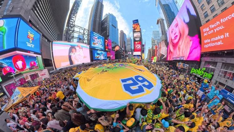 June 13, 2026, New York, New York, USA: Brazilian fans gather in Times Square in New York to cheer for the Brazilian national team, Nationalteam on the eve of the World Cup s opening match in the United States this Friday. New York USA - ZUMAc233 20260613_zsp_c233_005 Copyright: xVanessaxCarvalhox