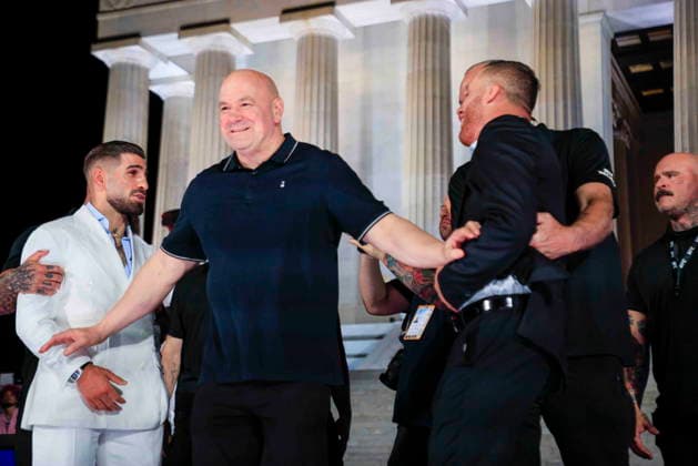 UFC Freedom 250 press conference, PK, Pressekonferenz UFC lightweight Ilia Topuria (L) and UFC Lightweight Justin Gaethje (R) square off as UFC president Dana White (C) separates them at the UFC Freedom 250 press conference at the Lincoln Memorial in Washington, DC, USA, 12 June 2026. The UFC Freedom 250 will take place on the South Lawn of the White House on 14 June 2026. WASHINGTON DISTRICT OF COLUMBIA United States  Copyright: xSHAWNxTHEWx xPOOLx