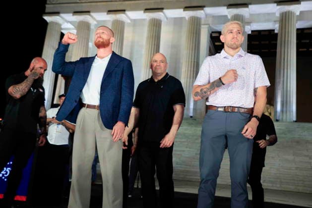 UFC Freedom 250 press conference, PK, Pressekonferenz UFC Middleweight Bo Nickal (L) squares off with UFC Middleweight Kyle Daukaus (R) as UFC president Dana White (C) looks on during the UFC Freedom 250 press conference at the Lincoln Memorial in Washington, DC, USA, 12 June 2026. The UFC Freedom 250 will take place on the South Lawn of the White House on 14 June 2026. WASHINGTON DISTRICT OF COLUMBIA United States  Copyright: xSHAWNxTHEWx xPOOLx