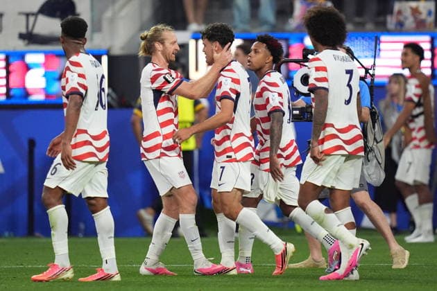 FIFA World Cup, WM, Weltmeisterschaft, Fussball 2026 - Group D - USA vs Paraguay Giovanni Reyna of USA (C) celebrates with his teammates after scoring the 4-1 goal during the FIFA World Cup 2026 group stage match USA against Paraguay, in Los Angeles, California, USA, 12 June 2026. LOS ANGELES United States  Copyright: xSCOTTxSTRAZZANTEx