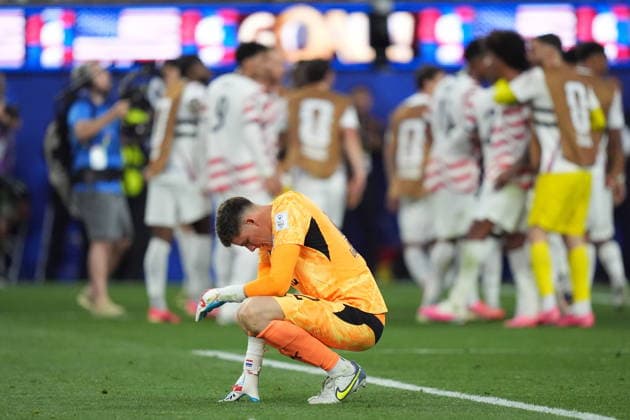 FIFA World Cup, WM, Weltmeisterschaft, Fussball 2026 - Group D - USA vs Paraguay Goalkeeper Orlando Gill of Paraguay looks disappointed after conceding the 4-1 goal as USA players (background) celebrate during the FIFA World Cup 2026 group stage match USA against Paraguay, in Los Angeles, California, USA, 12 June 2026. LOS ANGELES United States  Copyright: xSCOTTxSTRAZZANTEx