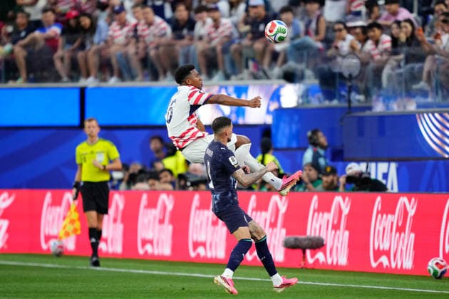 USA v Paraguay: Group D - FIFA World Cup, WM, Weltmeisterschaft, Fussball 2026 Alex Freeman of USA and Antonio Sanabria of Paraguay compete for the ball during the FIFA World Cup 2026 Group D match between USA and Paraguay at Los Angeles Stadium on June 12, 2026 in Los Angeles, California. Los Angeles California United States  Copyright: xJosexBretonx originalFilename:bretonhernandez-usavpara260612_npy5c.jpg
