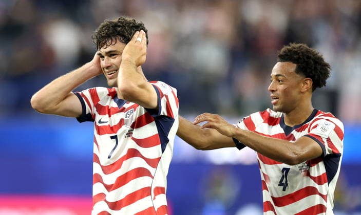 FIFA World Cup, WM, Weltmeisterschaft, Fussball 2026 - Group D - USA vs Paraguay Giovanni Reyna (L) of USA celebrates with teammate Tyler Adams after scoring his team s 4th goal during the FIFA World Cup 2026 group stage match USA against Paraguay, in Los Angeles, California, USA, 12 June 2026. LOS ANGELES United States  Copyright: xCHRISxTORRESx