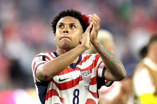 FIFA World Cup, WM, Weltmeisterschaft, Fussball 2026 - Group D - USA vs Paraguay Weston McKennie of USA applauds fans after winning the FIFA World Cup 2026 group stage match USA against Paraguay, in Los Angeles, California, USA, 12 June 2026. USA won 4-1. LOS ANGELES United States  Copyright: xCHRISxTORRESx