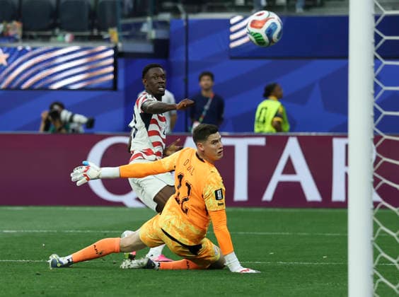 (260613) -- LOS ANGELES, June 13, 2026 -- Folarin Balogun (back) of the United States shotos to score during the group D match between the United States and Paraguay at the 2026 FIFA World Cup, WM, Weltmeisterschaft, Fussball at Los Angeles Stadium in Los Angeles, the United States, June 12, 2026. ) (SP)U.S.-LOS ANGELES-FOOTBALL-FIFA WORLD CUP-GROUP D-USA VS PRY MaoxSiqian 