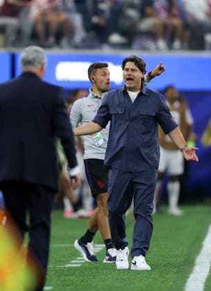 (260613) -- LOS ANGELES, June 13, 2026 -- Mauricio Pochettino, head coach of the United States, instructs during the group D match between the United States and Paraguay at the 2026 FIFA World Cup, WM, Weltmeisterschaft, Fussball at Los Angeles Stadium in Los Angeles, the United States, June 12, 2026. ) (SP)U.S.-LOS ANGELES-FOOTBALL-FIFA WORLD CUP-GROUP D-USA VS PRY MaoxSiqian 