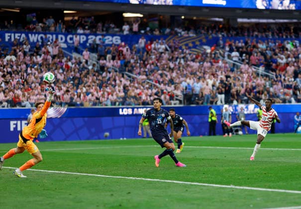 June 12, 2026 USA forward Folarin Balogun (20) scores a goal during the FIFA World Cup, WM, Weltmeisterschaft, Fussball 2026 Group A match between USA and Paraguay in Inglewood, California. Mandatory Photo Credit : CSM USA forward Christian Pulisic (10) Inglewood United States of America - ZUMAc04_ 20260612_zma_c04_231 Copyright: xCharlesxBausx