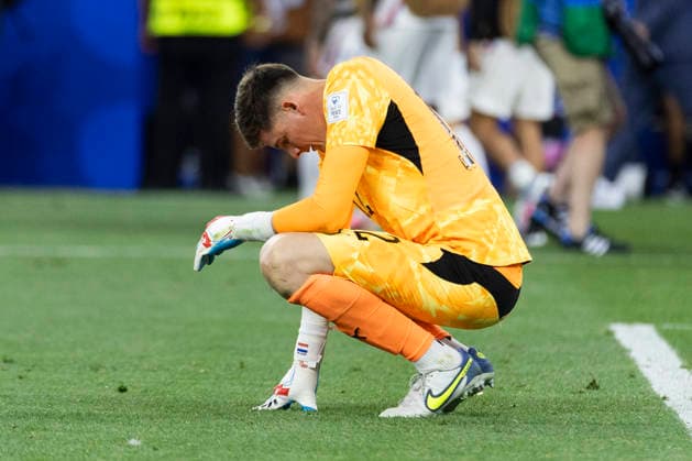 June 12, 2026, Los Angeles, California, USA: Paraguay goalkeeper Orlando Gill (12) reacts after United States Giovanni Reyna (7) scoring on him during the FIFA World Cup, WM, Weltmeisterschaft, Fussball Group D soccer match at SoFi Stadium in Inglewood, Calif., Friday, June 12, 2026. World Cup 2026: United States 4-1 Paraguay  - ZUMAc68_ 20260612_zaf_c68_043 Copyright: xRingoxChiux