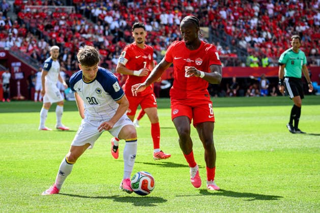 June 12, 2026, Toronto, Ontario, Canada: Toronto, Ontario, Canada Ã¢â‚¬ June 12, 2026: Bosnia and Herzegovina s ESMIR BAJRAKTAREVIC (20) battles for possession with CanadaÃ¢â‚¬â ¢s ISMAo¹L KONo° (8) during the FIFA World Cup, WM, Weltmeisterschaft, Fussball 2026 Group B match at Toronto Stadium. Toronto Canada - ZUMAr228 20260612_znp_r228_038 Copyright: xVasiliyxRyabykhx