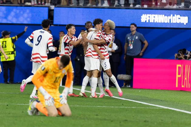 June 12, 2026, Los Angeles, California, USA: United States celebrate after Giovanni Reyna (7) scoring the Paraguay during the FIFA World Cup, WM, Weltmeisterschaft, Fussball Group D soccer match at SoFi Stadium in Inglewood, Calif., Friday, June 12, 2026. Los Angeles USA - ZUMAc68_ 20260612_zaf_c68_045 Copyright: xRingoxChiux