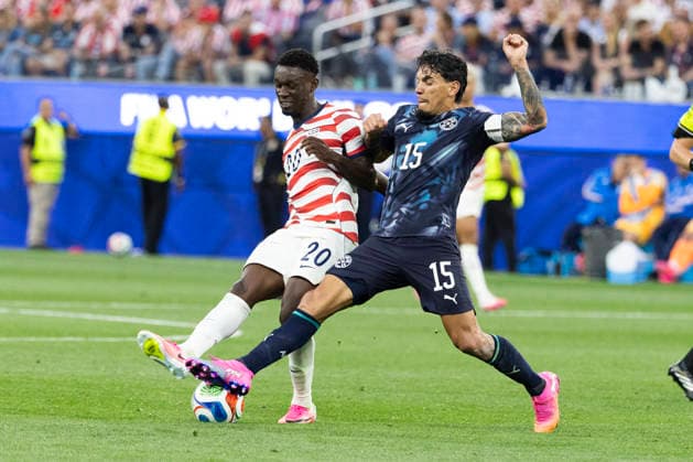 June 12, 2026, Los Angeles, California, USA: United States Folarin Balogun (20) and Paraguay Gustavo Gomez (15) vie for the ball during the FIFA World Cup, WM, Weltmeisterschaft, Fussball Group D soccer match at SoFi Stadium in Inglewood, Calif., Friday, June 12, 2026. World Cup 2026: United States 4-1 Paraguay  - ZUMAc68_ 20260612_zaf_c68_053 Copyright: xRingoxChiux