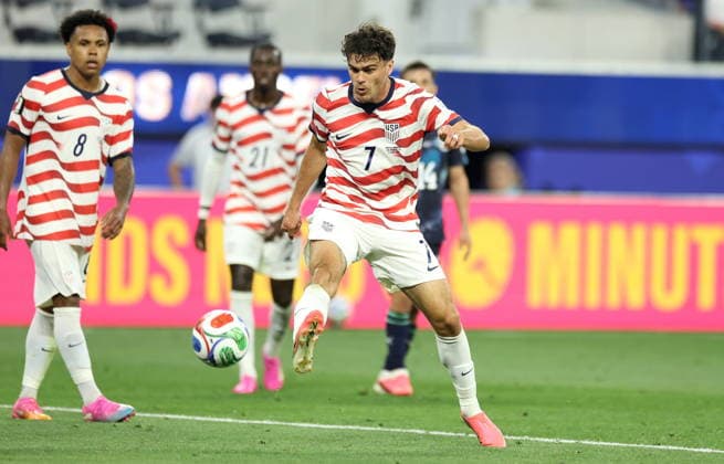 FIFA World Cup, WM, Weltmeisterschaft, Fussball 2026 - Group D - USA vs Paraguay epaselect Giovanni Reyna of USA scores his team s 4th goal during the FIFA World Cup 2026 group stage match USA against Paraguay, in Los Angeles, California, USA, 12 June 2026. LOS ANGELES United States  Copyright: xCHRISxTORRESx