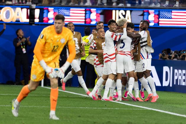 June 12, 2026, Los Angeles, California, USA: United States celebrate after Giovanni Reyna (7) scoring the Paraguay during the FIFA World Cup, WM, Weltmeisterschaft, Fussball Group D soccer match at SoFi Stadium in Inglewood, Calif., Friday, June 12, 2026. Los Angeles USA - ZUMAc68_ 20260612_zaf_c68_052 Copyright: xRingoxChiux