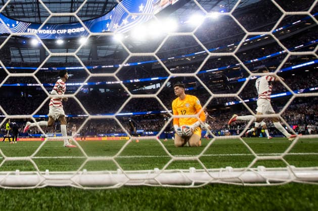 June 12, 2026, Los Angeles, California, USA: Paraguay goalkeeper Orlando Gill (12) reacts after United States Giovanni Reyna (7) scoring on him during the FIFA World Cup, WM, Weltmeisterschaft, Fussball Group D soccer match at SoFi Stadium in Inglewood, Calif., Friday, June 12, 2026. World Cup 2026: United States 4-1 Paraguay  - ZUMAc68_ 20260612_zaf_c68_056 Copyright: xRingoxChiux
