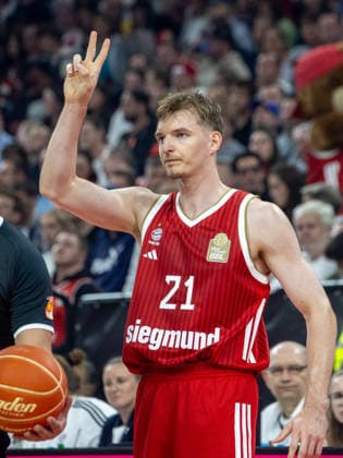 Bayerns 21 Justus HOLLATZ. Basketball, Bayern - Berlin 102:94. Bundesliga, FC Bayern Basketball - Alba Berlin, Playoff Finale, 1.Spiel, Saison 2025-2026, 12.06.2026, in Muenchen, S A P G A R D E N, Deutschland. Quelle Copyright Credit : Oryk HAIST