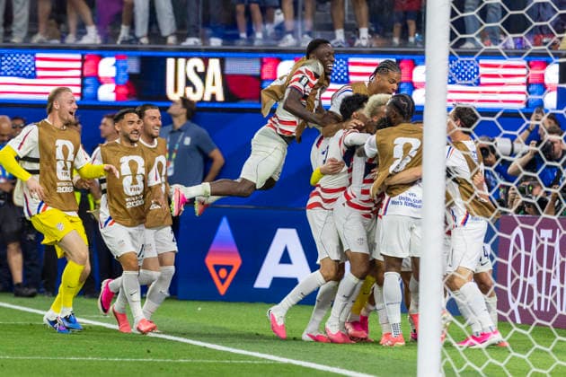 June 12, 2026, Los Angeles, California, USA: United States celebrate after scoring against the Paraguay during the FIFA World Cup, WM, Weltmeisterschaft, Fussball Group D soccer match at SoFi Stadium in Inglewood, Calif., Friday, June 12, 2026. World Cup 2026: United States 4-1 Paraguay  - ZUMAc68_ 20260612_zaf_c68_057 Copyright: xRingoxChiux