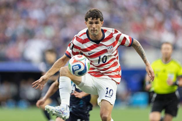 INGLEWOOD, CA - JUNE 12: Christian Pulisic 10 of the United States traps the ball during the FIFA World Cup, WM, Weltmeisterschaft, Fussball 2026 Group D match between USA and Paraguay on June 12, 2026 at Los Angeles Stadium in Inglewood, CA. (Photo by Karl Anderson Icon Sportswire) SOCCER: JUN 12 FIFA World Cup 26 Group D - USA vs Paraguay EDITORIAL USE ONLY Icon272260612005