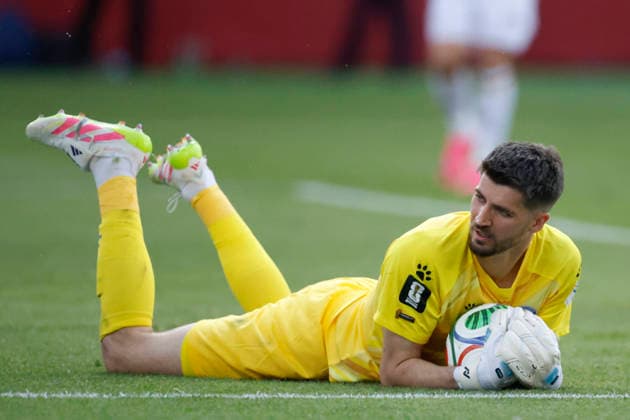Nikola Vasilj of Bosnia and Herzegovina controls the ball of Bosnia in a Group B match of the 2026 FIFA World Cup, WM, Weltmeisterschaft, Fussball between Canada and Bosnia and Herzegovina at BMO Field in Toronto,Canada, 12 June 2026. Fifa World Cup 2026 - Group B - Canada vs Bosnia and Herzegovina ACHTUNG: NUR REDAKTIONELLE NUTZUNG  Copyright: xBienvenidoxVelascox GR5229 20260612-55020581145_1 Fifa World Cup 2026 - Group B - Canada vs Bosnia and Herzegovina !ACHTUNG: NUR REDAKTIONELLE NUTZUNG!  Copyright: xIMAGO BienvenidoxVelascox imago images 0859027021 0859027021st