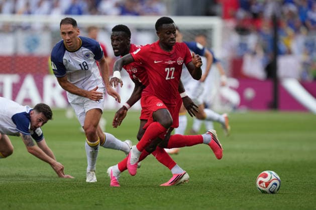 Toronto, Canada - 12 June: Richie Laryea 22 of Canada controls the ball during the FIFA World Cup, WM, Weltmeisterschaft, Fussball 2026 match between Canada vs Bosnia and Herzegovina at Toronto Stadium on 12 June 2026. Toronto Toronto Stadium Canada Copyright: xOPAxImagesxMohammadxKaramalix