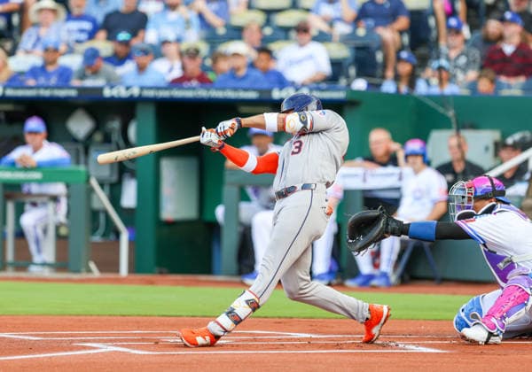 JUNE 12, 2026: Houston Astros shortstop Jeremy PeoÂ±a (3) hits a single against the Kansas City Royals at Kauffman Stadium in Kansas City, MO. CSM Kansas City United States - ZUMAc04_ 20260613_zma_c04_008 Copyright: xRomanxPunox