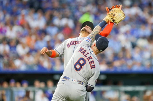 JUNE 12, 2026: Houston Astros first baseman Christian Walker (8) and Houston Astros infielder Isaac Paredes (15) collides while fielding a pop fly against the Kansas City Royals at Kauffman Stadium in Kansas City, MO. CSM Kansas City United States - ZUMAc04_ 20260613_zma_c04_018 Copyright: xRomanxPunox