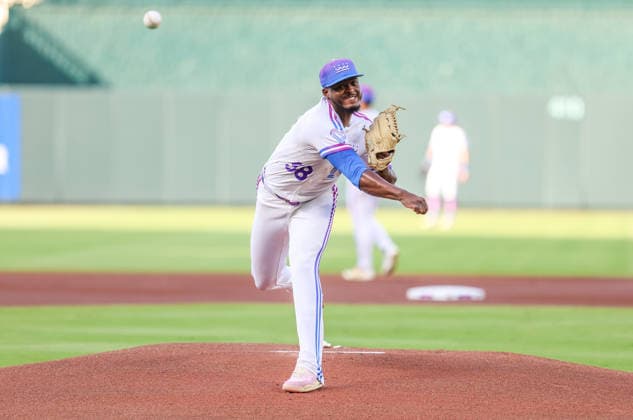 JUNE 12, 2026: Kansas City Royals starting pitcher Luinder Avila (58) warms up before the game against the Houston Astros at Kauffman Stadium in Kansas City, MO. CSM Kansas City United States - ZUMAc04_ 20260613_zma_c04_029 Copyright: xRomanxPunox