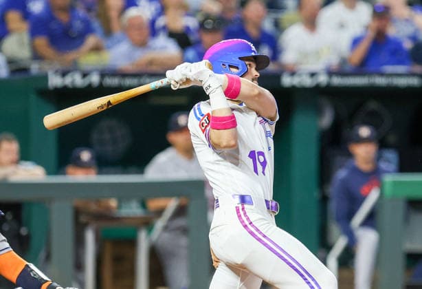 JUNE 12, 2026: Kansas City Royals infielder Michael Massey (19) hits a single in the 8th inning against the Houston Astros at Kauffman Stadium in Kansas City, MO. CSM Kansas City United States - ZUMAc04_ 20260613_zma_c04_047 Copyright: xRomanxPunox