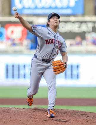 JUNE 12, 2026: Houston Astros starting pitcher Tatsuya Imai (45) warms up in the 1st inning game against the Kansas City Royals at Kauffman Stadium in Kansas City, MO. CSM Kansas City United States - ZUMAc04_ 20260613_zma_c04_055 Copyright: xRomanxPunox