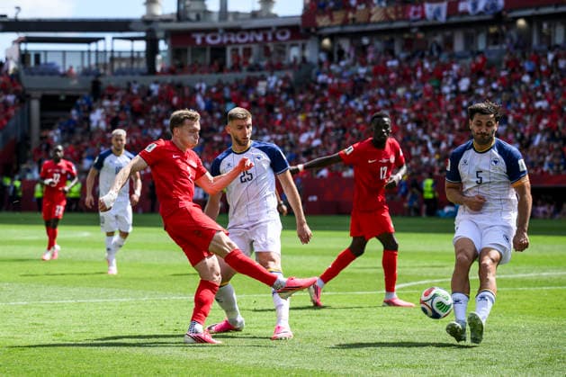 Canada v Bosnia and Herzegovina - FIFA World Cup, WM, Weltmeisterschaft, Fussball 2026 Sead Kolasinac of Bosnia and Herzegovina deflects a shot by Alistair Johnston of Canada during the FIFA World Cup 2026 Group B match between Canada and Bosnia and Herzegovina. Toronto Canada Copyright: xNicolòxCampox