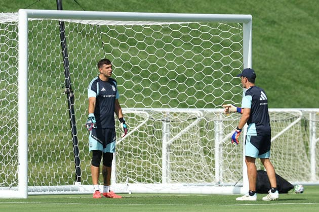 Argentina™s goalkeeper Emiliano Martinez (L) chats with goalkeepers trainner Martin Tocalli during a training session during the 2026 FIFA World Cup, WM, Weltmeisterschaft, Fussball football tournament at Sporting KC Training Centre in Kansas City on June 12, 2026. ¨(Photo by Alejandro PAGNI PHOTOxPHOTO) KANSAS CITY UNITED STATES