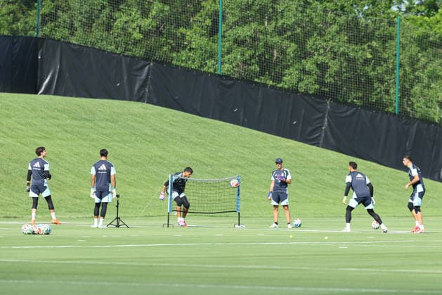 Argentina™s goalkeepers Santiago Beltran (L), Juan Musso (C), Geronimo Rulli (2nd-R) and Emiliano Martinez (R) take part in a training session during the 2026 FIFA World Cup, WM, Weltmeisterschaft, Fussball football tournament at Sporting KC Training Centre in Kansas City on June 12, 2026. ¨(Photo by Alejandro PAGNI PHOTOxPHOTO) KANSAS CITY UNITED STATES
