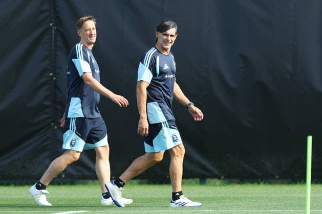 Argentina™s coach assistants Fabian Ayala (R) and Matias Mana take part in a training session during the 2026 FIFA World Cup, WM, Weltmeisterschaft, Fussball football tournament at Sporting KC Training Centre in Kansas City on June 12, 2026. ¨(Photo by Alejandro PAGNI PHOTOxPHOTO) KANSAS CITY UNITED STATES