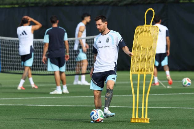 Argentina s forward Lionel Messi takes part in a training session during the 2026 FIFA World Cup, WM, Weltmeisterschaft, Fussball football tournament at Sporting KC Training Centre in Kansas City on June 12, 2026. ¨(Photo by Alejandro PAGNI PHOTOxPHOTO) KANSAS CITY UNITED STATES