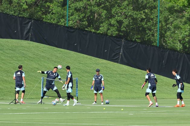 Argentina™s goalkeepers Santiago Beltran (L), Juan Musso (C), Geronimo Rulli (2nd-R) and Emiliano Martinez (R) take part in a training session during the 2026 FIFA World Cup, WM, Weltmeisterschaft, Fussball football tournament at Sporting KC Training Centre in Kansas City on June 12, 2026. ¨(Photo by Alejandro PAGNI PHOTOxPHOTO) KANSAS CITY UNITED STATES