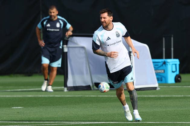 Argentina s forward Lionel Messi takes part in a training session during the 2026 FIFA World Cup, WM, Weltmeisterschaft, Fussball football tournament at Sporting KC Training Centre in Kansas City on June 12, 2026. ¨(Photo by Alejandro PAGNI PHOTOxPHOTO) KANSAS CITY UNITED STATES