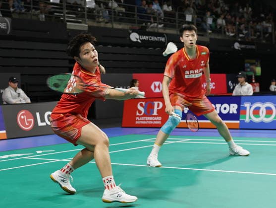 (260613) -- SYDNEY, June 13, 2026 -- Feng Yanzhe Huang Dongping (L) compete during the mixed doubles semifinal match between Feng Yanzhe Huang Dongping of China and Presley Smith Jennie Gai of the United States at the Australian Badminton Open 2026 in Sydney, Australia, June 13, 2026. ) (SP)AUSTRALIA-SYDNEY-BADMINTON-AUSTRALIAN OPEN-MIXED DOUBLES-SEMIFINALS GongxBing 