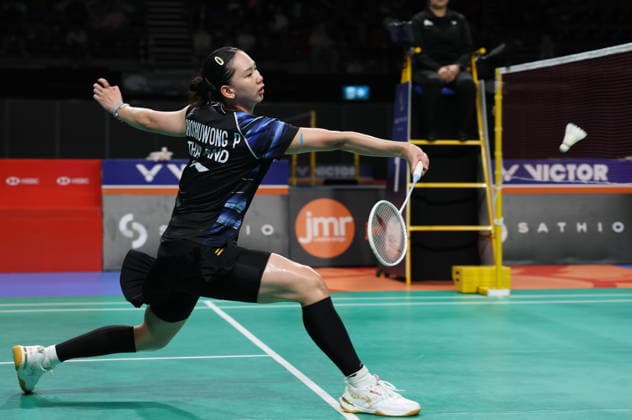 (260613) -- SYDNEY, June 13, 2026 -- Chochuwong Pornpawee hits a return during the women s singles semifinal match between Okuhara Nozomi of Japan and Pornpawee Chochuwong of Thailand at the Australian Badminton Open 2026 in Sydney, Australia, June 13, 2026. ) (SP)AUSTRALIA-SYDNEY-BADMINTON-AUSTRALIAN OPEN-WOMEN S SINGLES GongxBing 