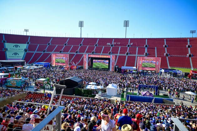 FIFA Fan Festival Opens In Los Angeles During FIFA World Cup, WM, Weltmeisterschaft, Fussball 2026 Fans look on during the United States vs Paraguay match at the FIFA Fan Festival during the FIFA World Cup 2026 in Los Angeles, California, on June 12, 2026. The Fan Festival features live entertainment, interactive activities, food and beverage offerings, and public match viewing areas for supporters throughout the tournament. Los Angeles California United States  Copyright: xWestonxHancockx originalFilename:hancock-cafifafa260612_npEBn.jpg