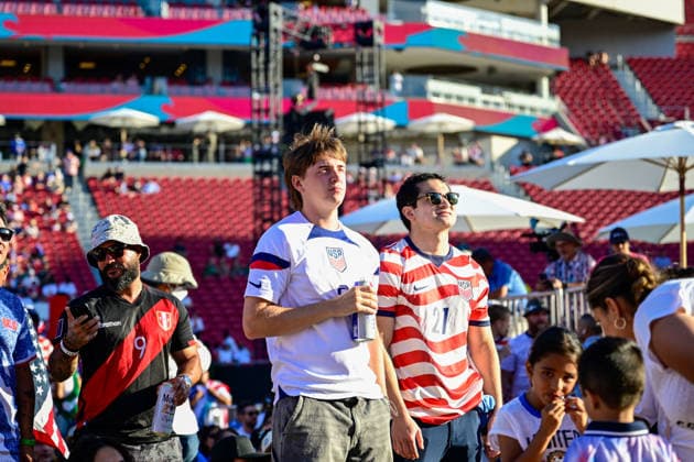 FIFA Fan Festival Opens In Los Angeles During FIFA World Cup, WM, Weltmeisterschaft, Fussball 2026 Fans look on during the United States vs Paraguay match at the FIFA Fan Festival during the FIFA World Cup 2026 in Los Angeles, California, on June 12, 2026. The Fan Festival features live entertainment, interactive activities, food and beverage offerings, and public match viewing areas for supporters throughout the tournament. Los Angeles California United States  Copyright: xWestonxHancockx originalFilename:hancock-notitle260612_npwvs.jpg