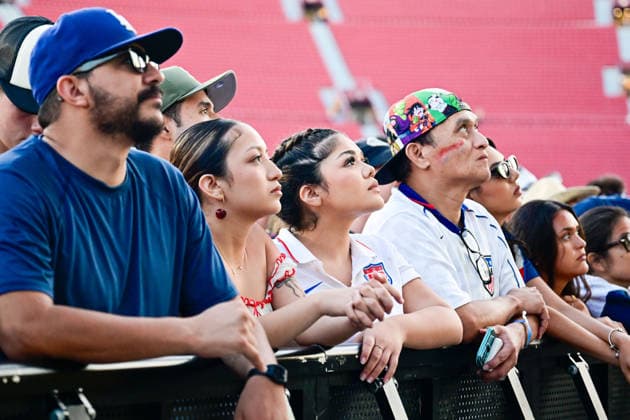FIFA Fan Festival Opens In Los Angeles During FIFA World Cup, WM, Weltmeisterschaft, Fussball 2026 Fans look on during the United States vs Paraguay match at the FIFA Fan Festival during the FIFA World Cup 2026 in Los Angeles, California, on June 12, 2026. The Fan Festival features live entertainment, interactive activities, food and beverage offerings, and public match viewing areas for supporters throughout the tournament. Los Angeles California United States  Copyright: xWestonxHancockx originalFilename:hancock-cafifafa260612_np62G.jpg