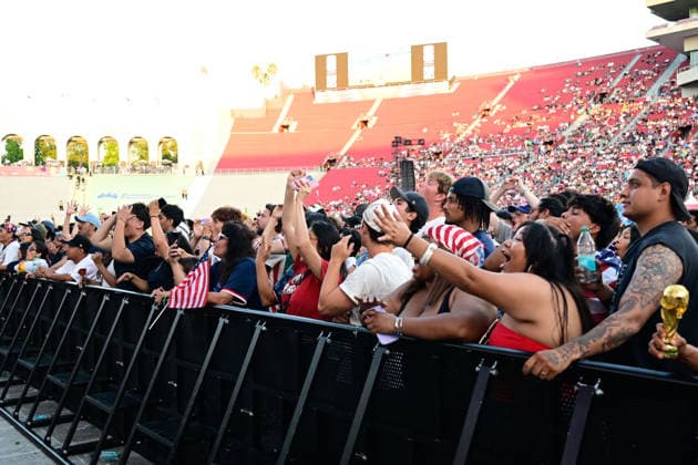 FIFA Fan Festival Opens In Los Angeles During FIFA World Cup, WM, Weltmeisterschaft, Fussball 2026 Fans look on during the United States vs Paraguay match at the FIFA Fan Festival during the FIFA World Cup 2026 in Los Angeles, California, on June 12, 2026. The Fan Festival features live entertainment, interactive activities, food and beverage offerings, and public match viewing areas for supporters throughout the tournament. Los Angeles California United States  Copyright: xWestonxHancockx originalFilename:hancock-cafifafa260612_npIP8.jpg